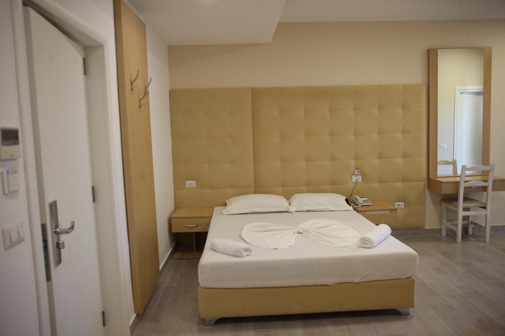 Freskia Resort Velipojë Exteriör bild
